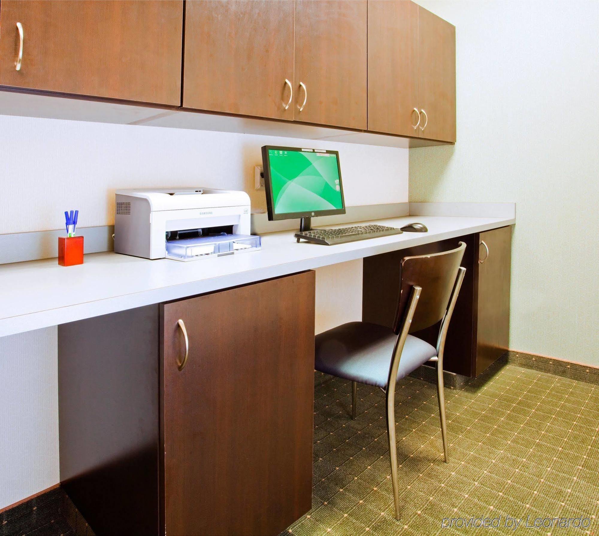Holiday Inn Express Hotel & Suites Greensboro-East By Ihg Exterior photo